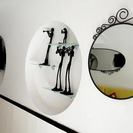 מלון The House Next To 5*