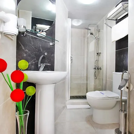 The House Next To מלון