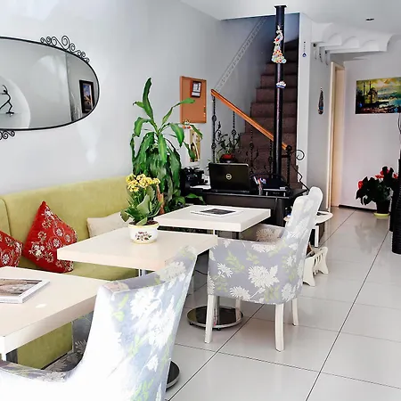 The House Next To Hotel Istambul