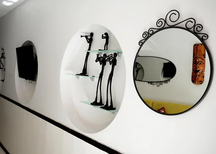 Hotell The House Next To 5*