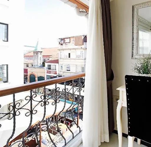 The House Next To Hotell 5*