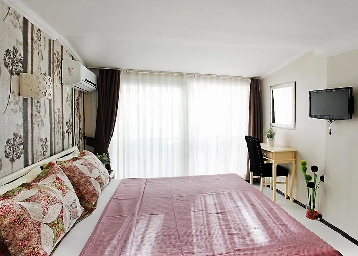 Hotell The House Next To